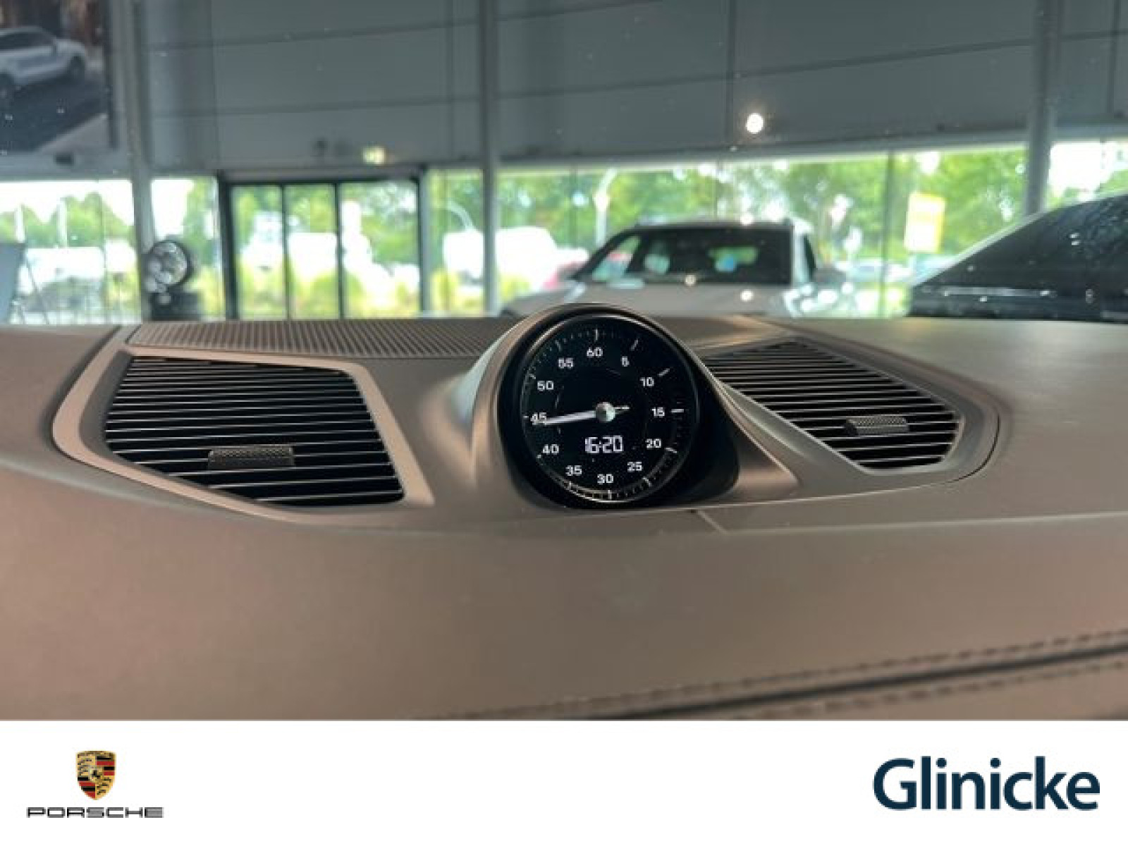 Porsche - Cayenne_35