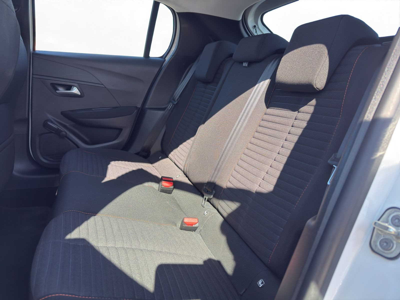 Peugeot - 208_10
