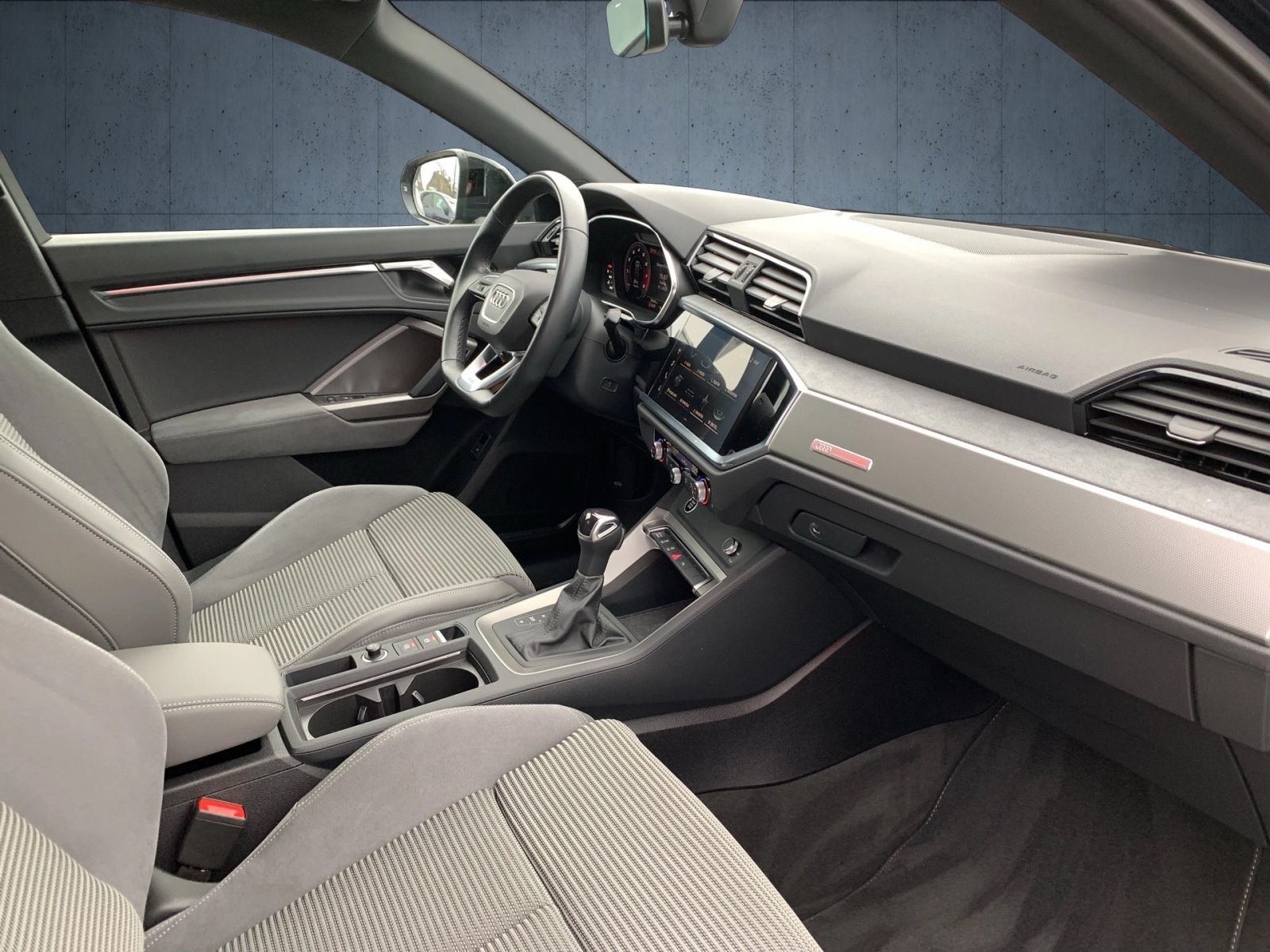 Audi - Q3_16