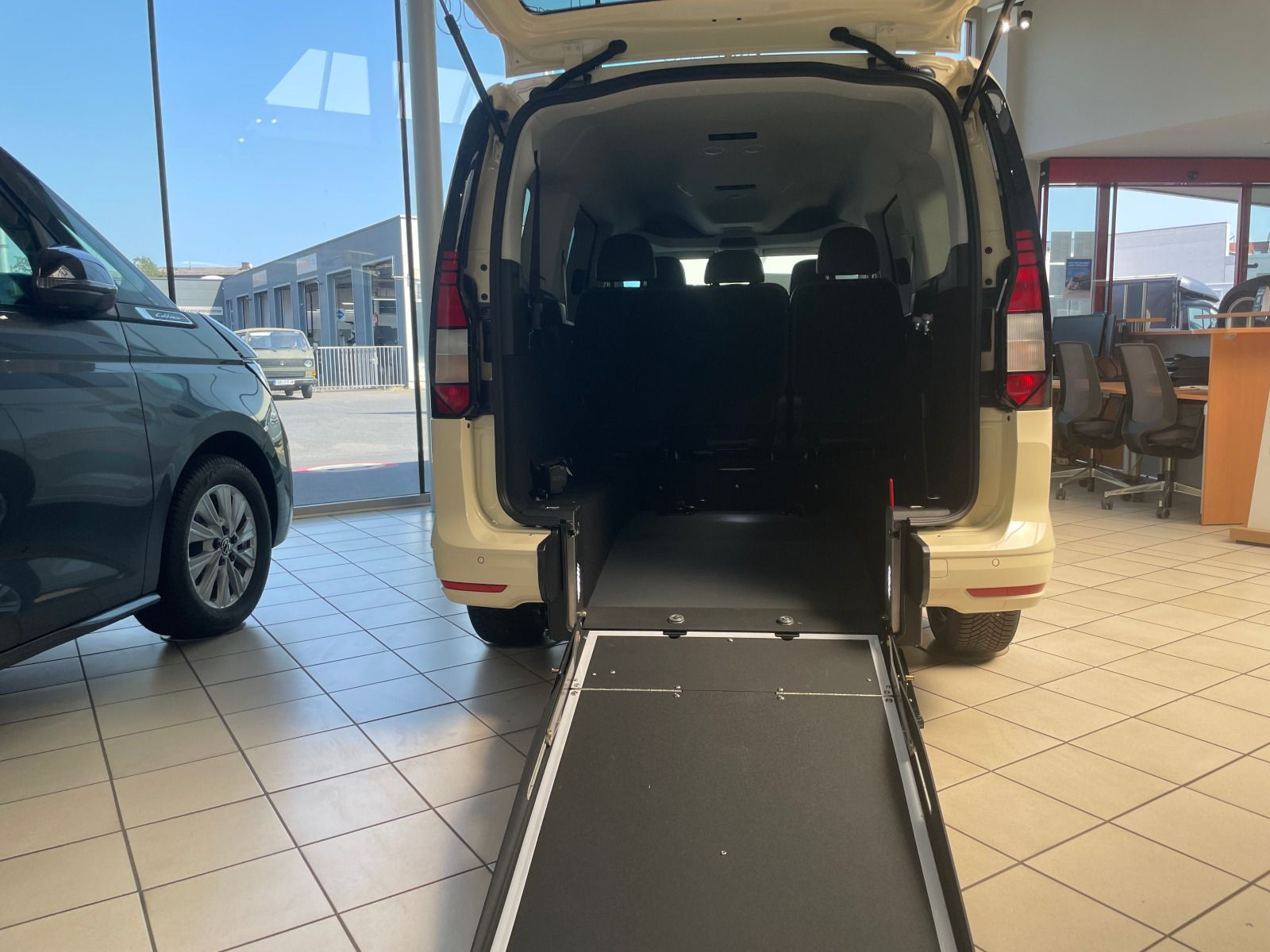 Volkswagen - Caddy Maxi_6
