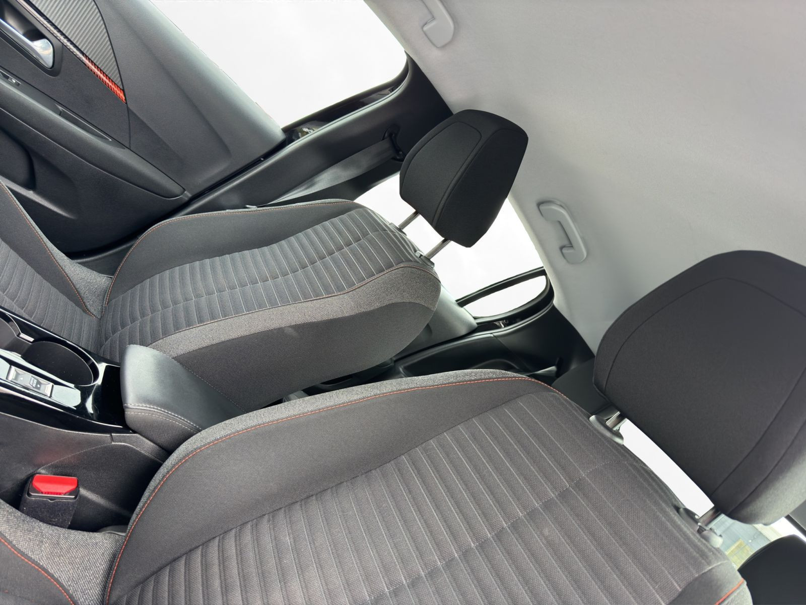 Peugeot - 208_15