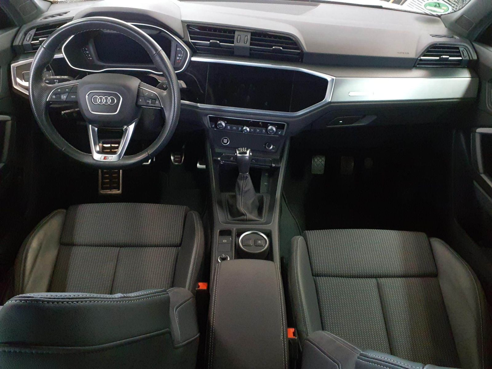 Audi - Q3_6