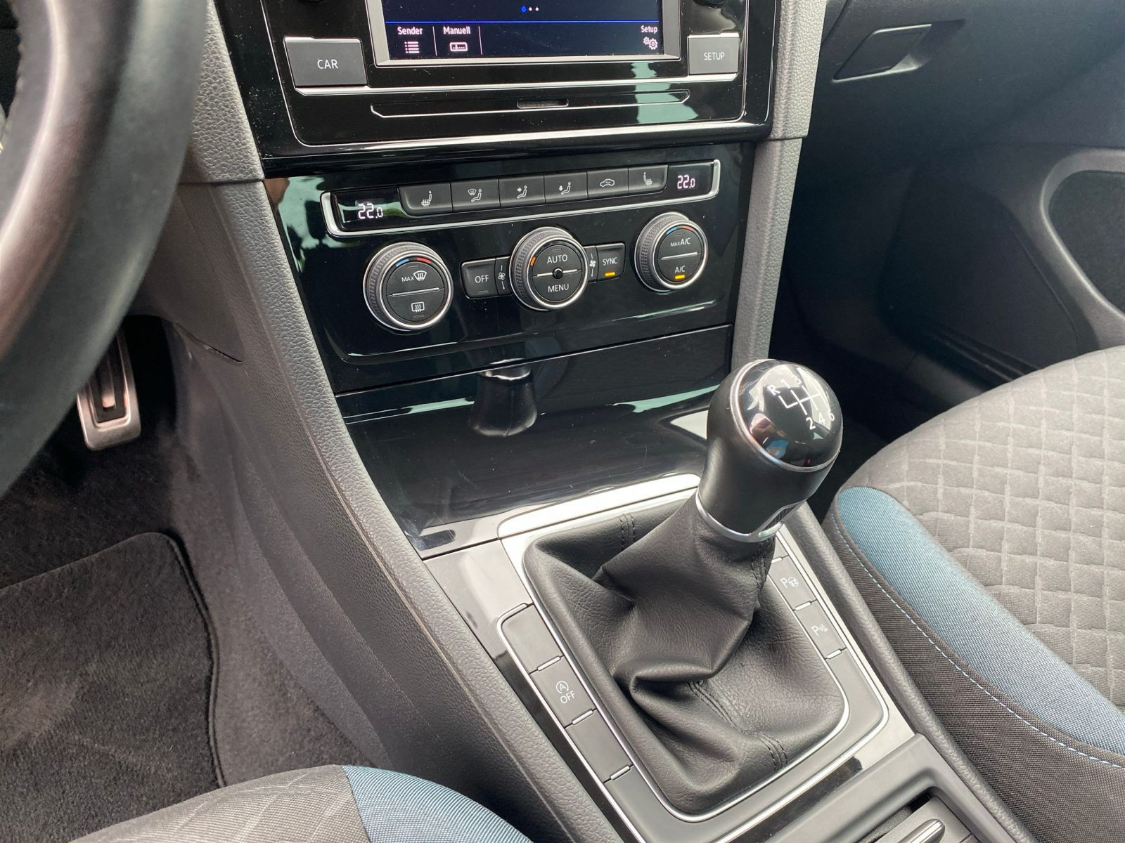 Volkswagen - Golf_15