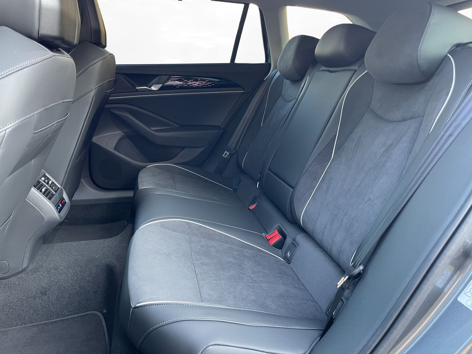 Volkswagen - Passat_11