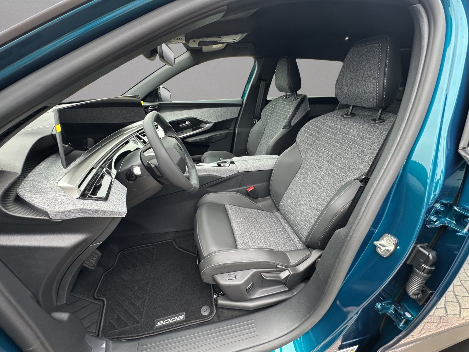 Peugeot - 5008_11