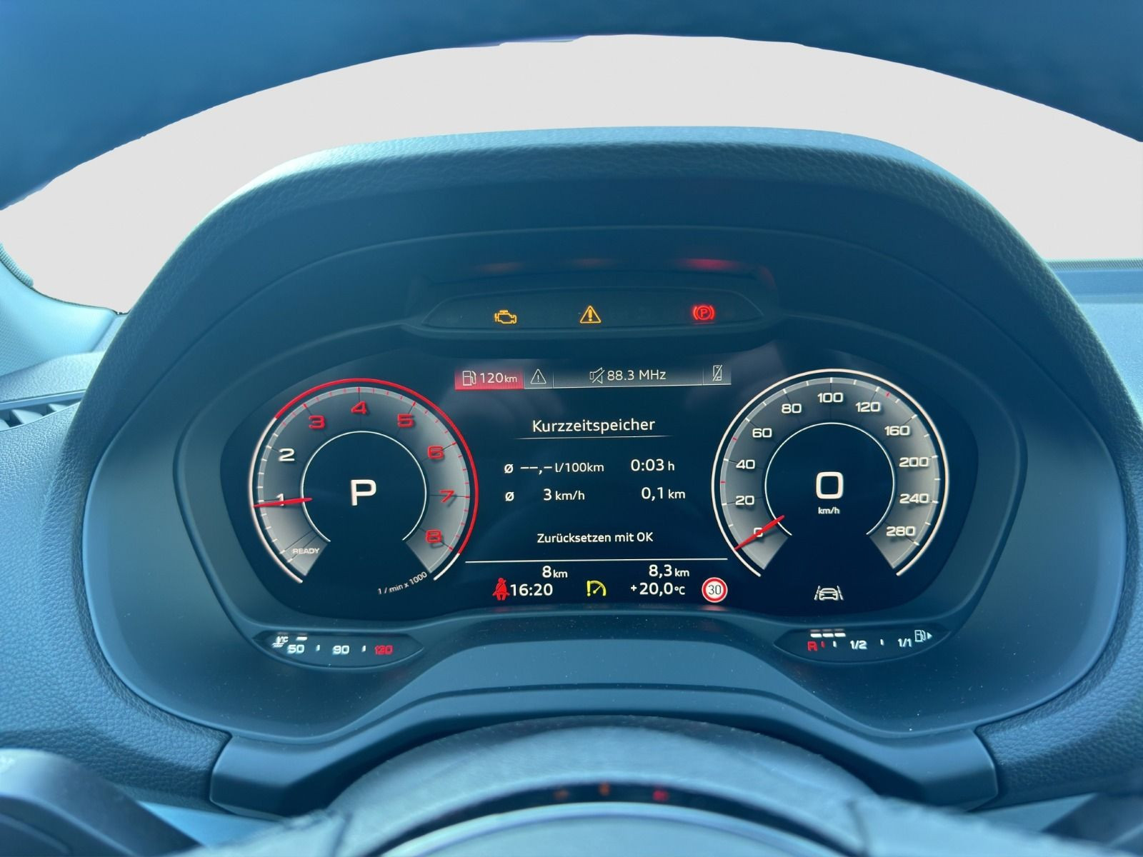 Audi - Q2_11