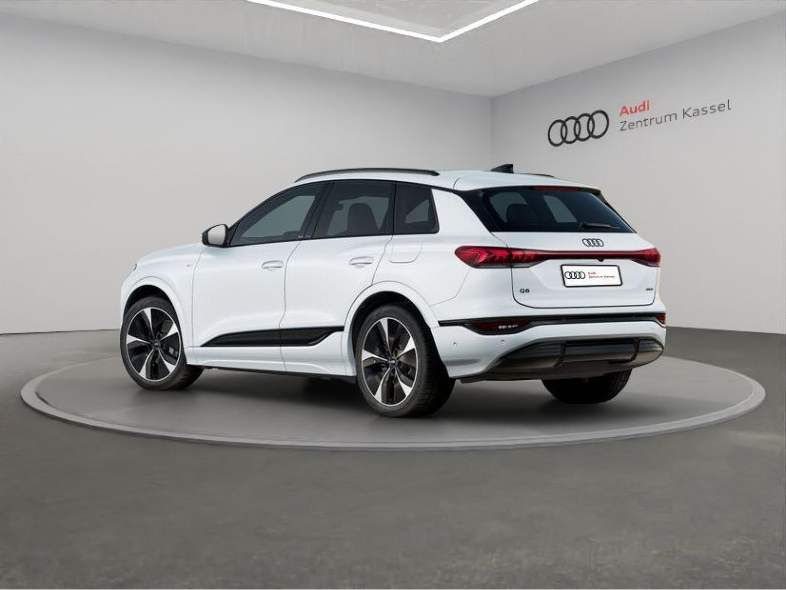 Audi - Q6 SUV e-tron_4