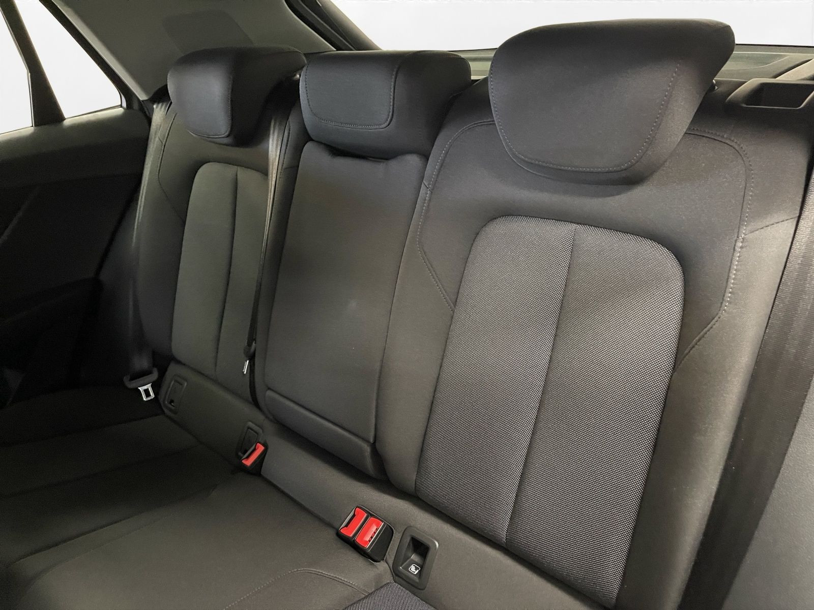 Audi - Q2_20