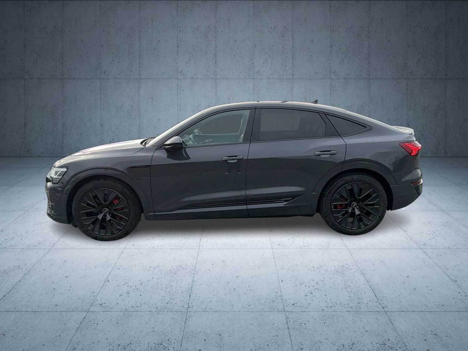 Audi - Q8 Sportback e-tron_4