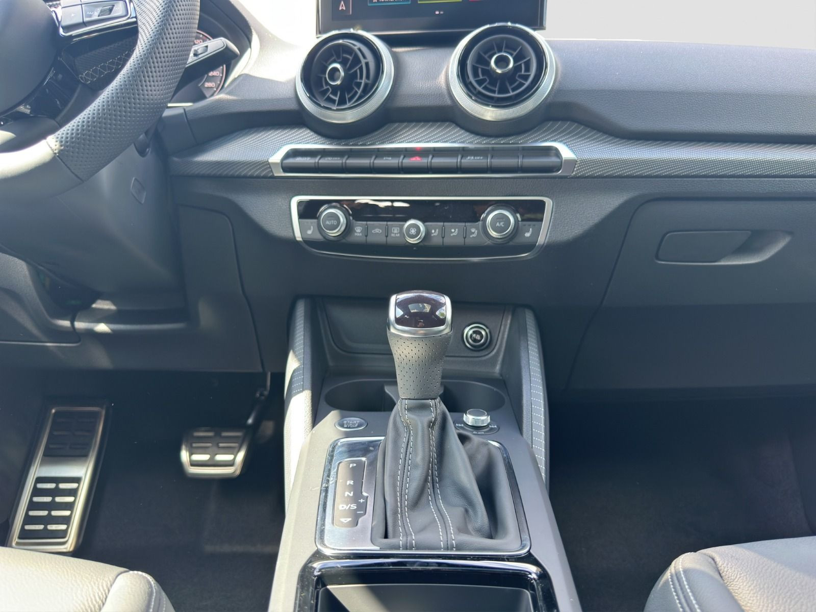 Audi - Q2_17