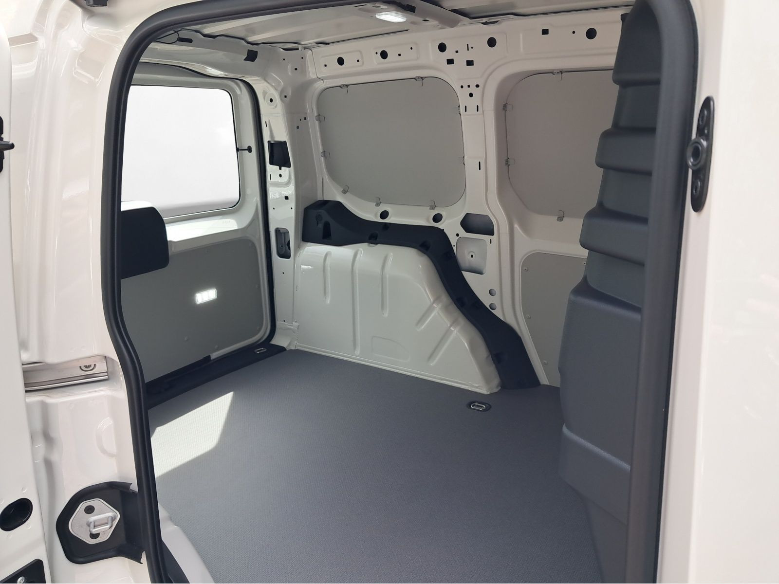 Volkswagen - Caddy Cargo_12