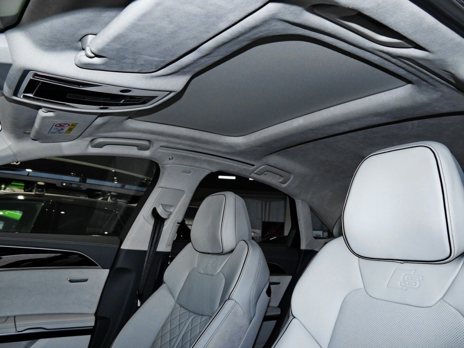 Audi - A8_13