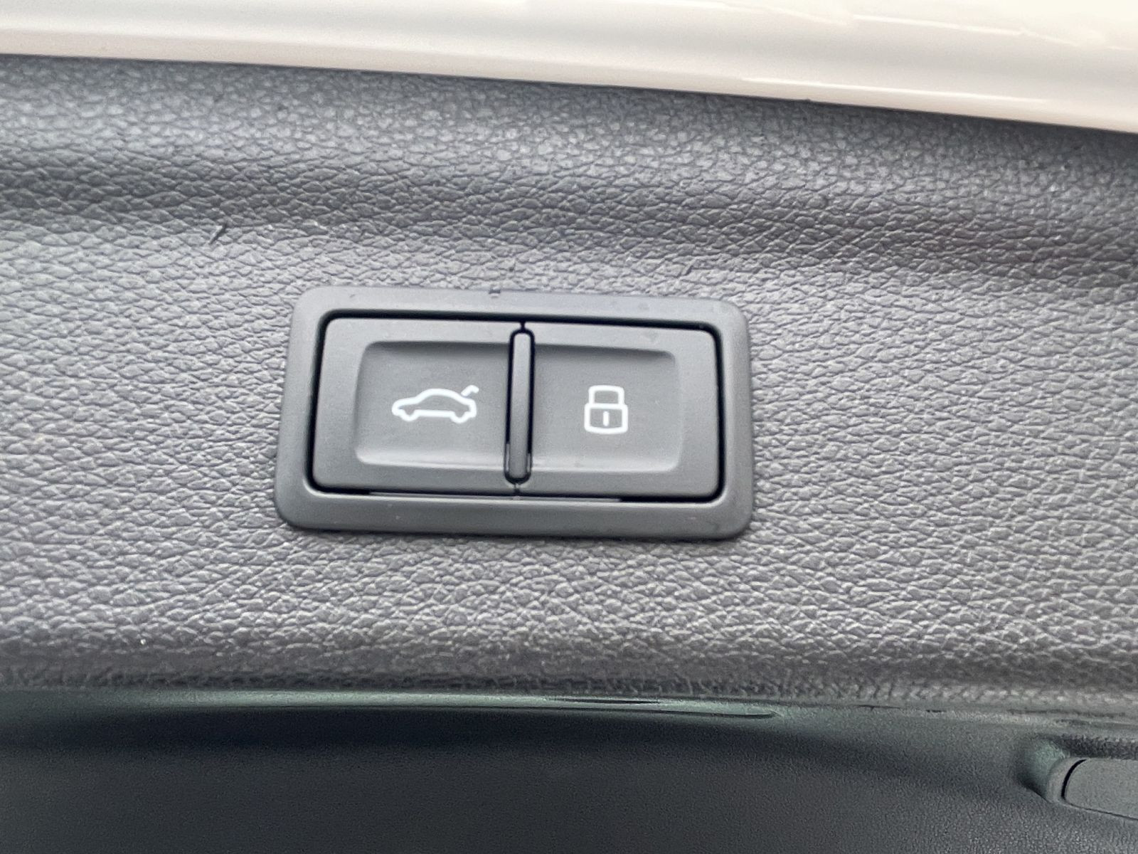 Audi - Q3_23