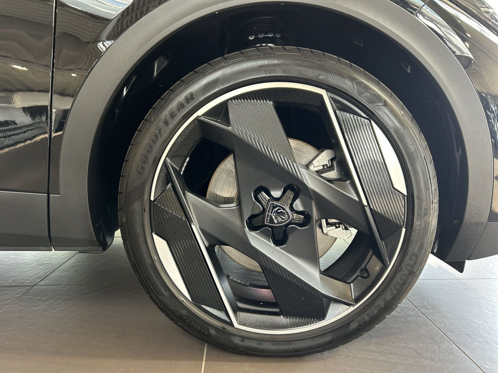 Peugeot - 408_11