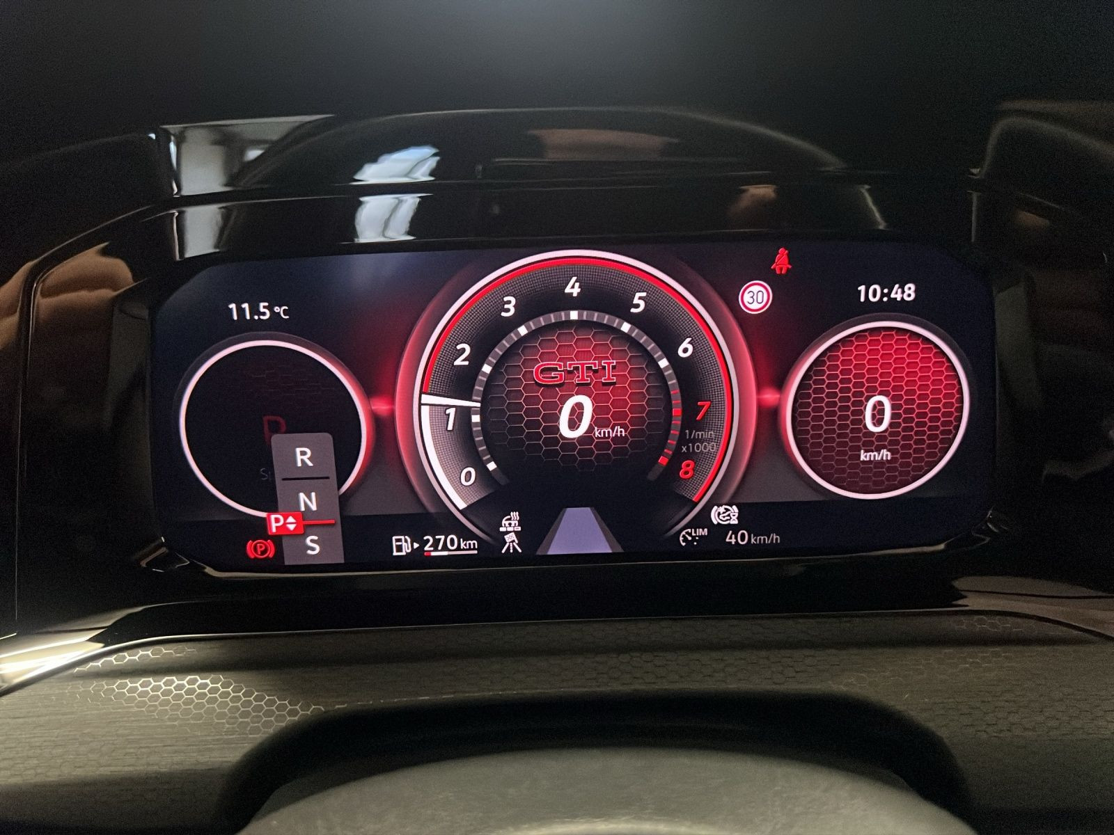 Volkswagen - Golf GTI_9