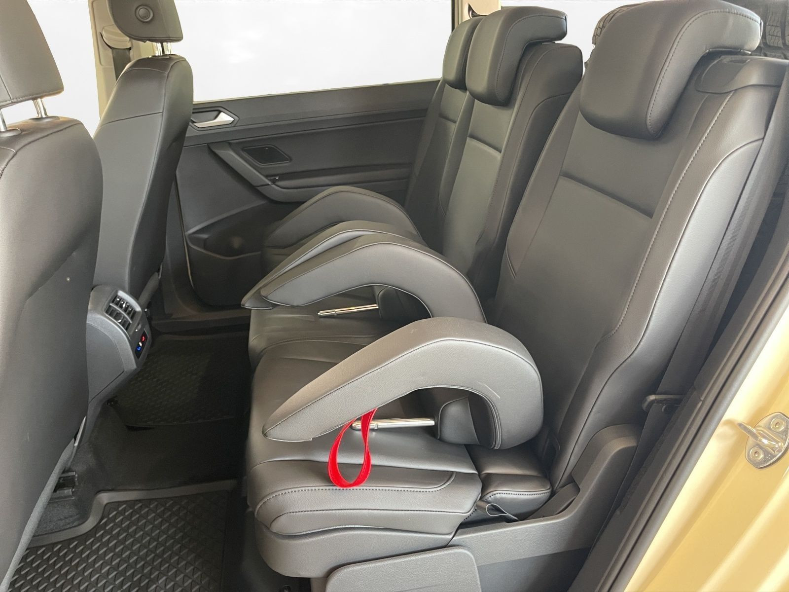 Volkswagen - Touran_10
