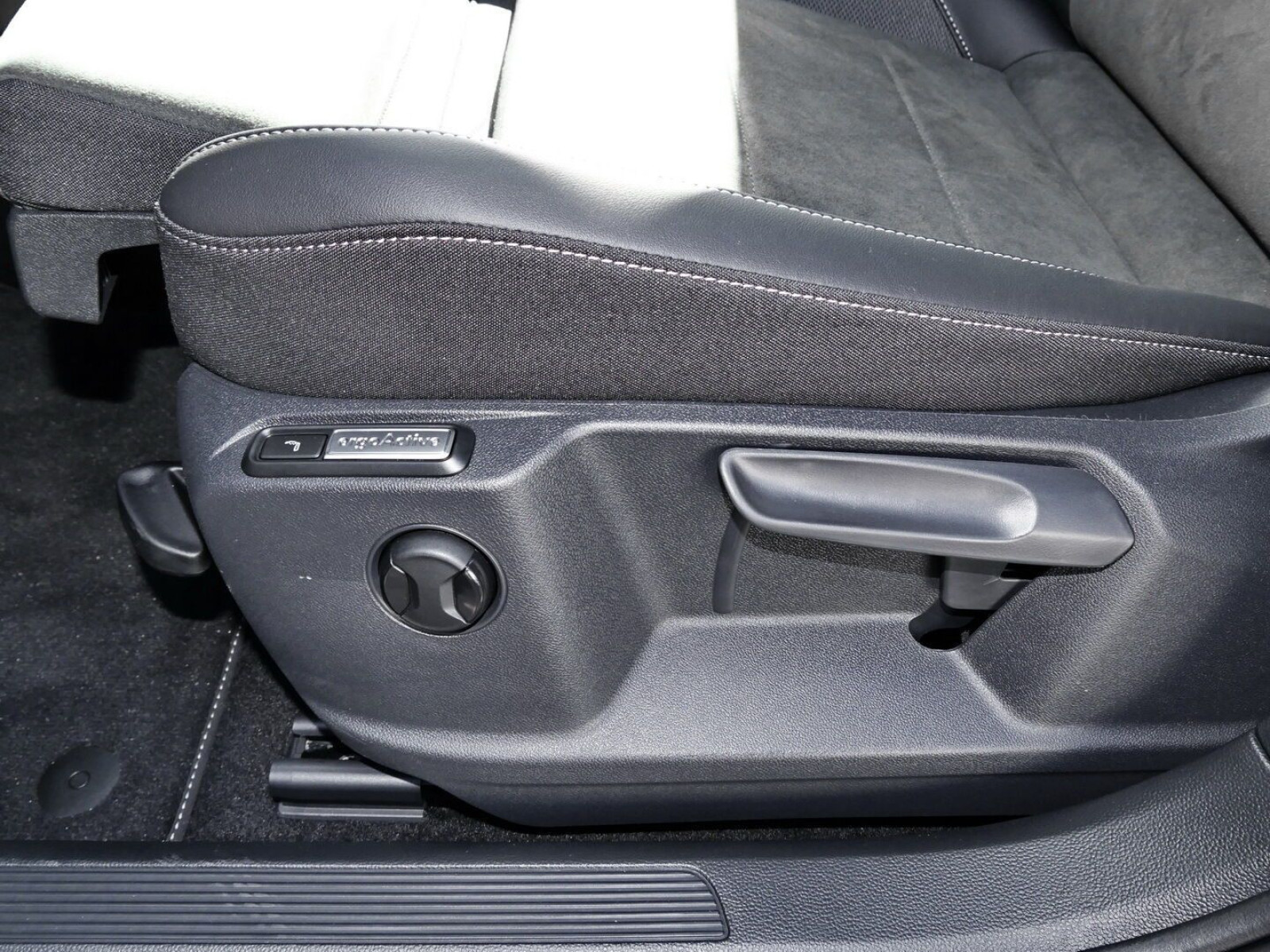 Volkswagen - T-Roc_12