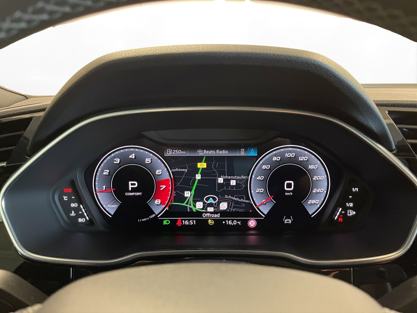 Audi - Q3_9
