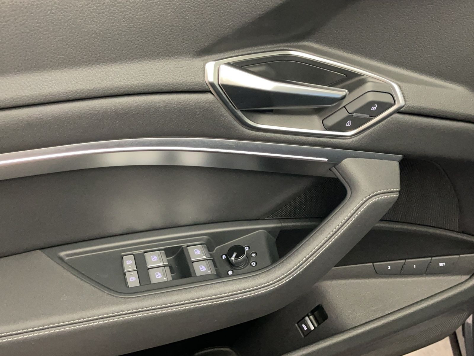 Audi - Q8 Sportback e-tron_19