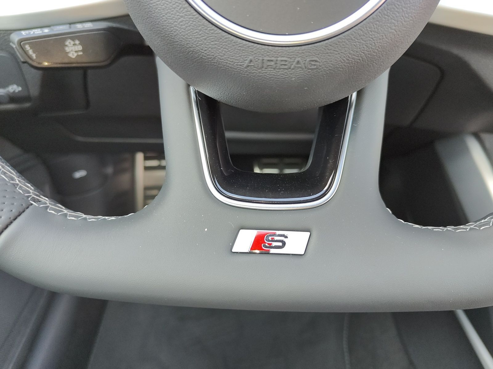 Audi - Q2_20