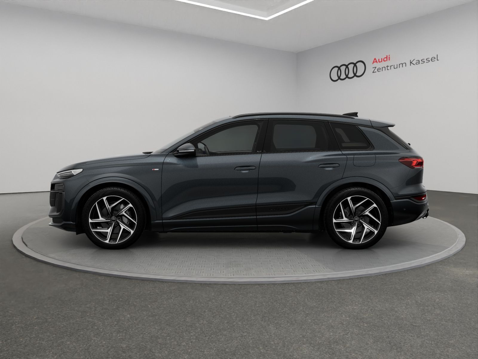 Audi - Q6 SUV e-tron_2