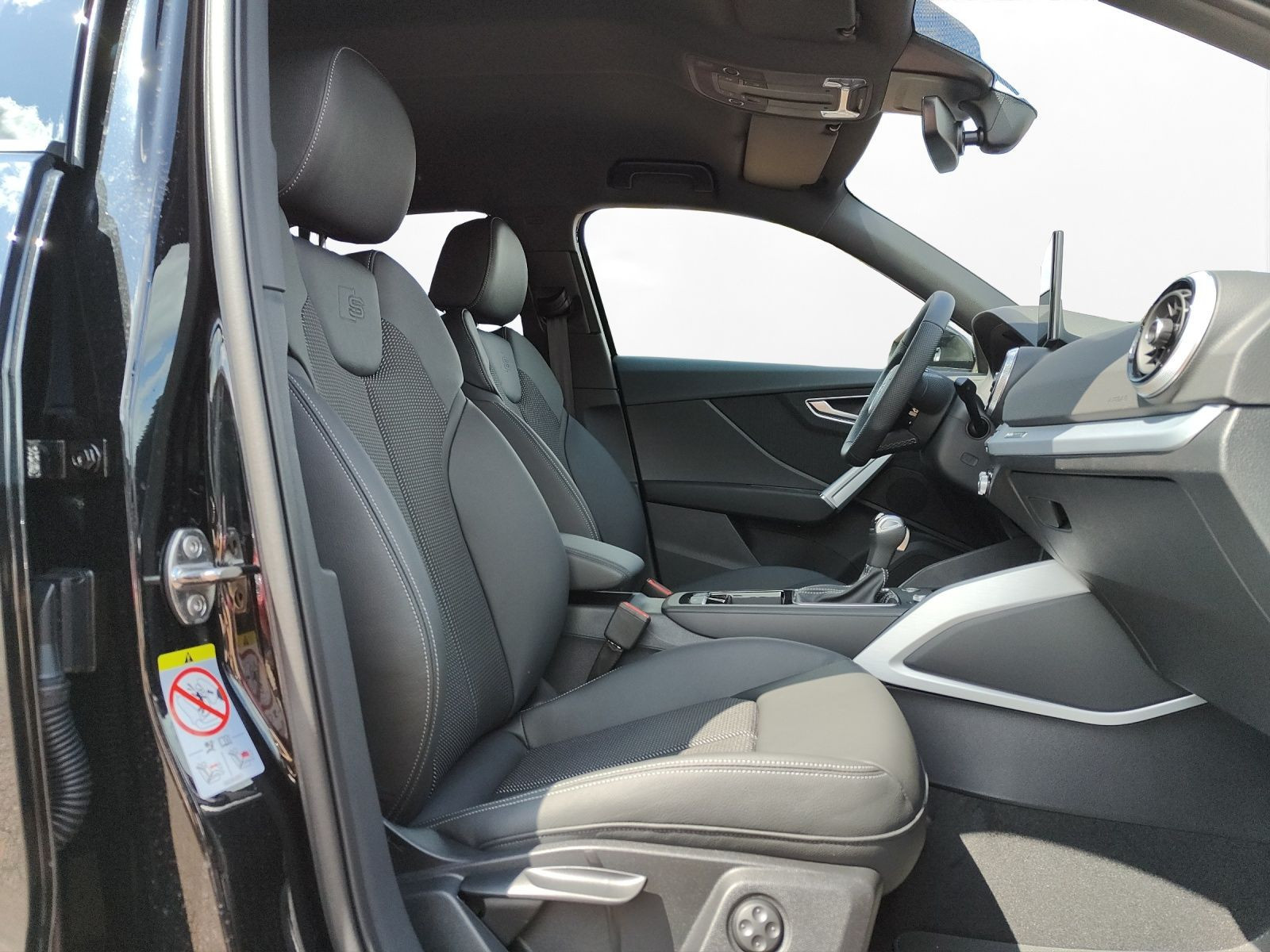 Audi - Q2_13