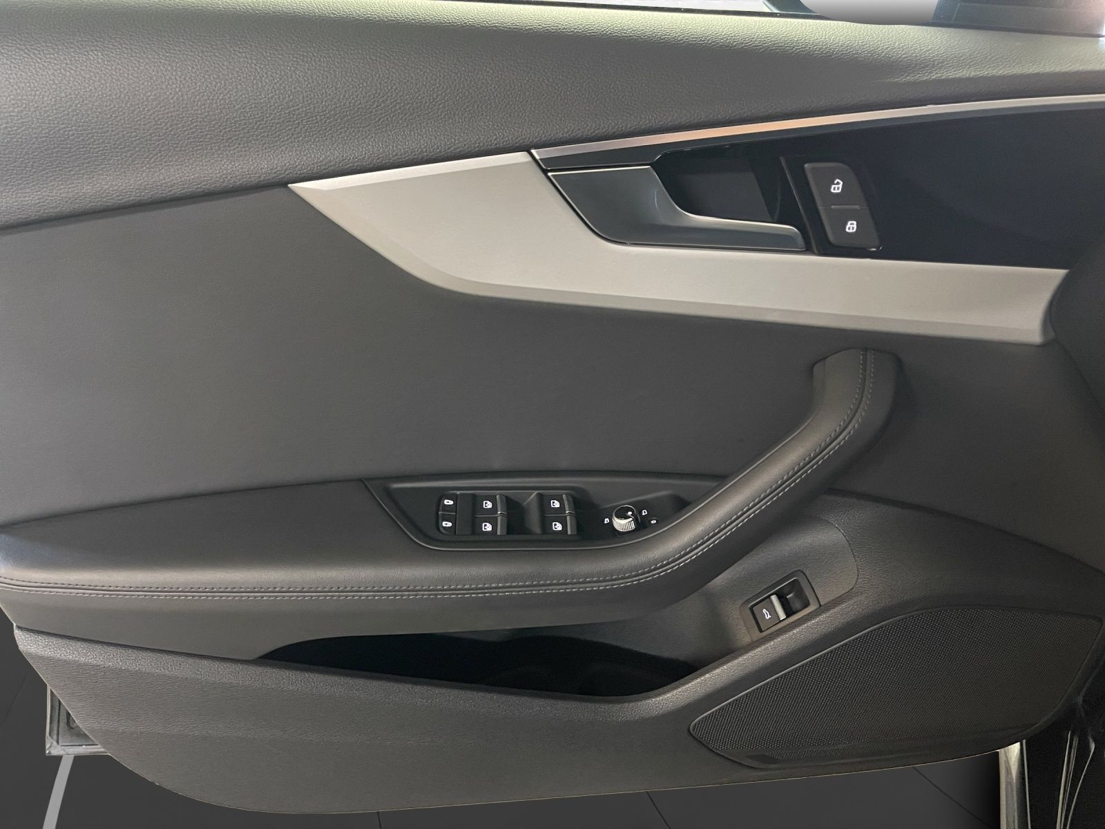 Audi - A4_12