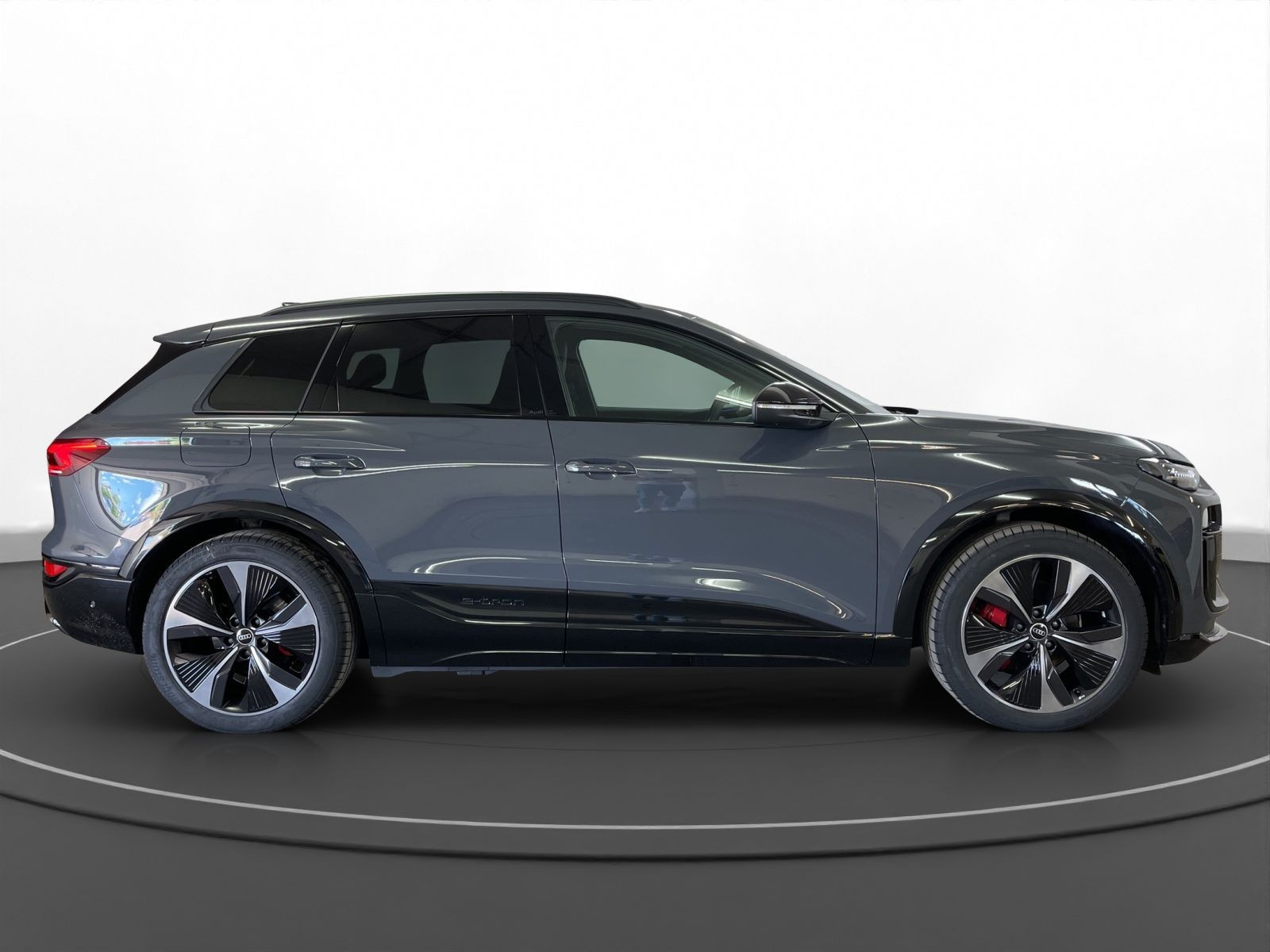 Audi - Q6 SUV e-tron_8