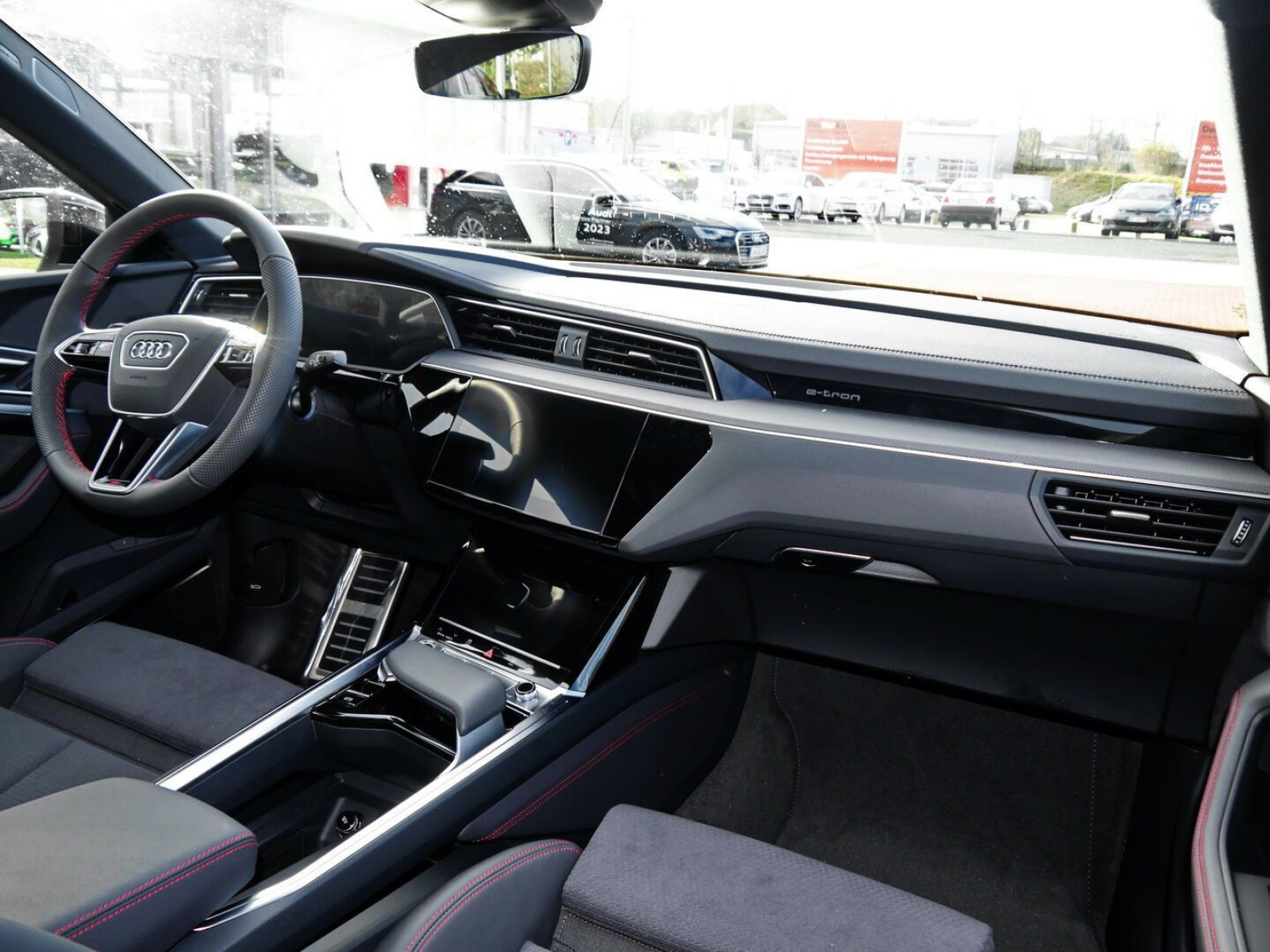 Audi - Q8 Sportback e-tron_4