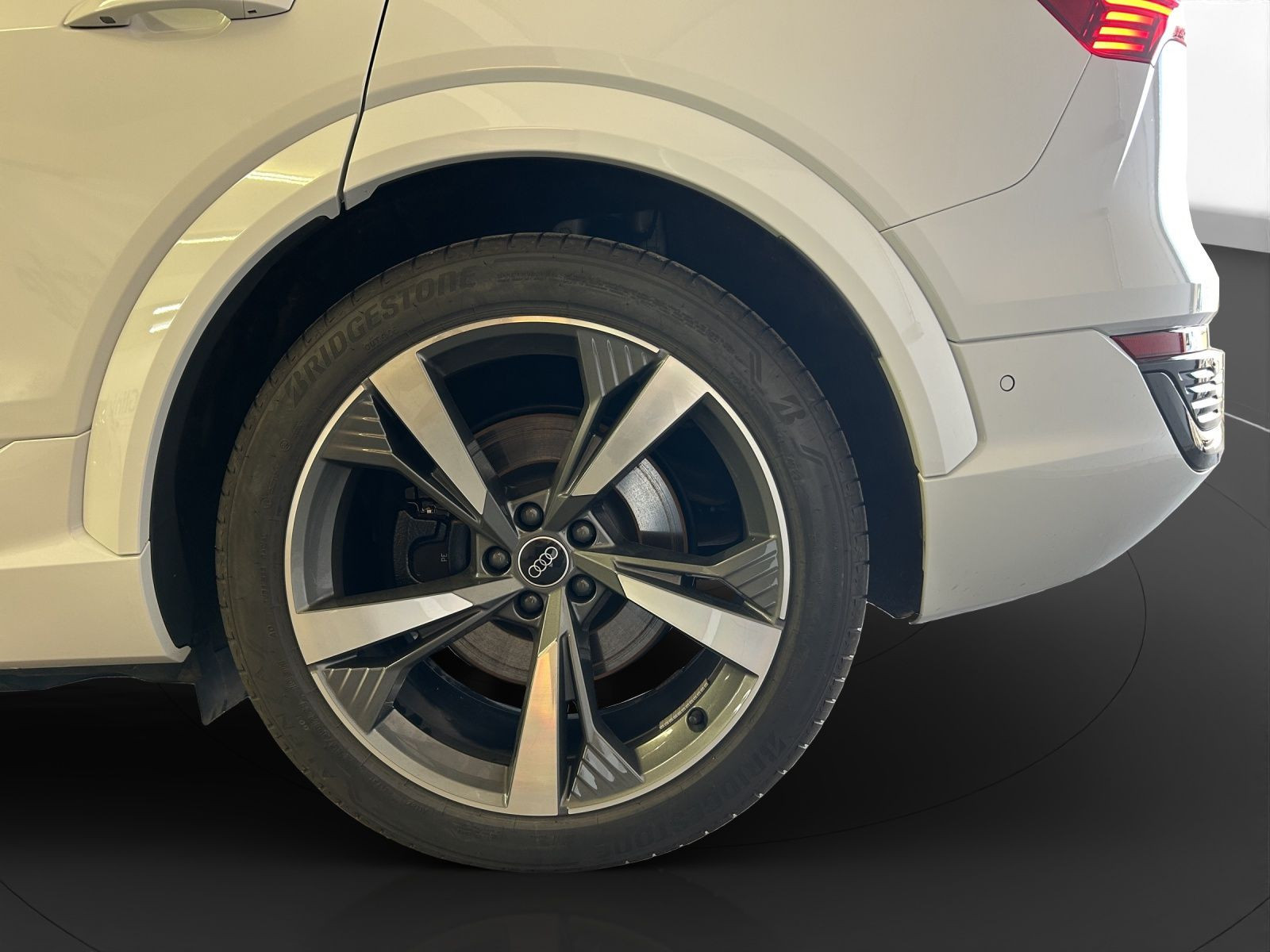 Audi - SQ8 Sportback e-tron_14