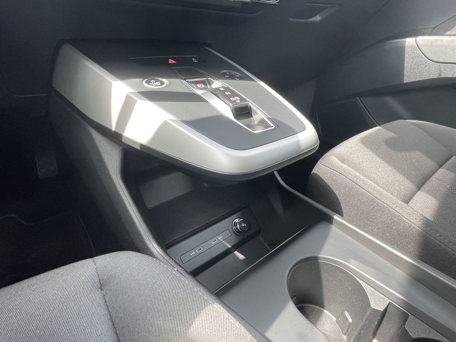 Audi - Q4_26
