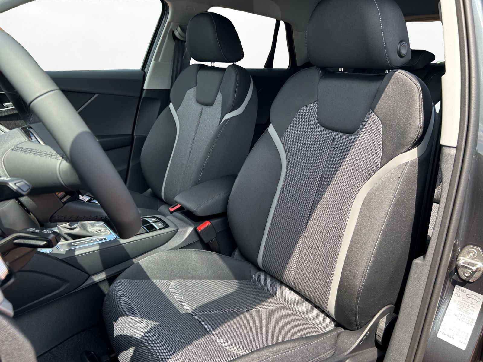 Audi - Q2_14