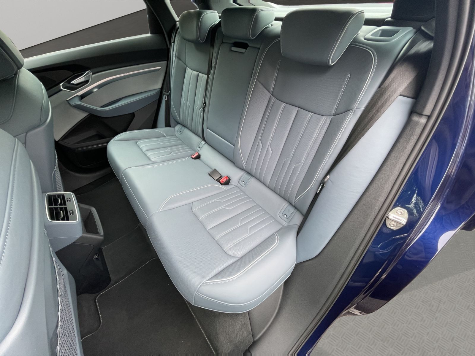 Audi - e-tron Sportback_18
