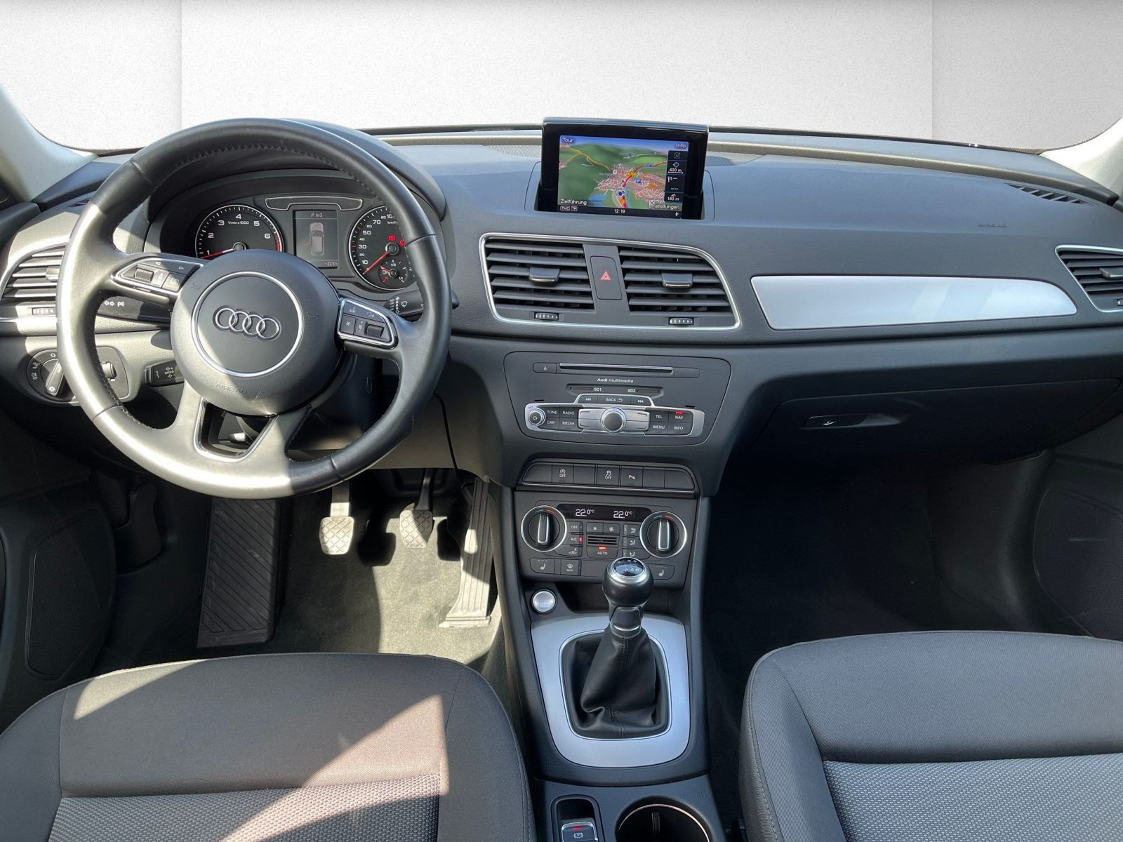 Audi - Q3_13