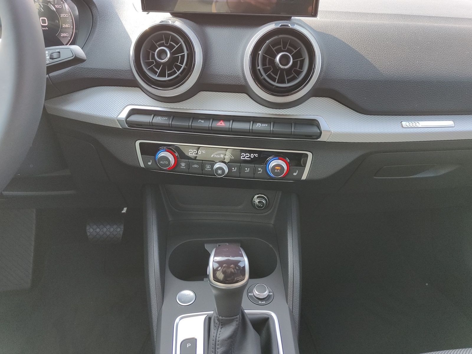 Audi - Q2_6