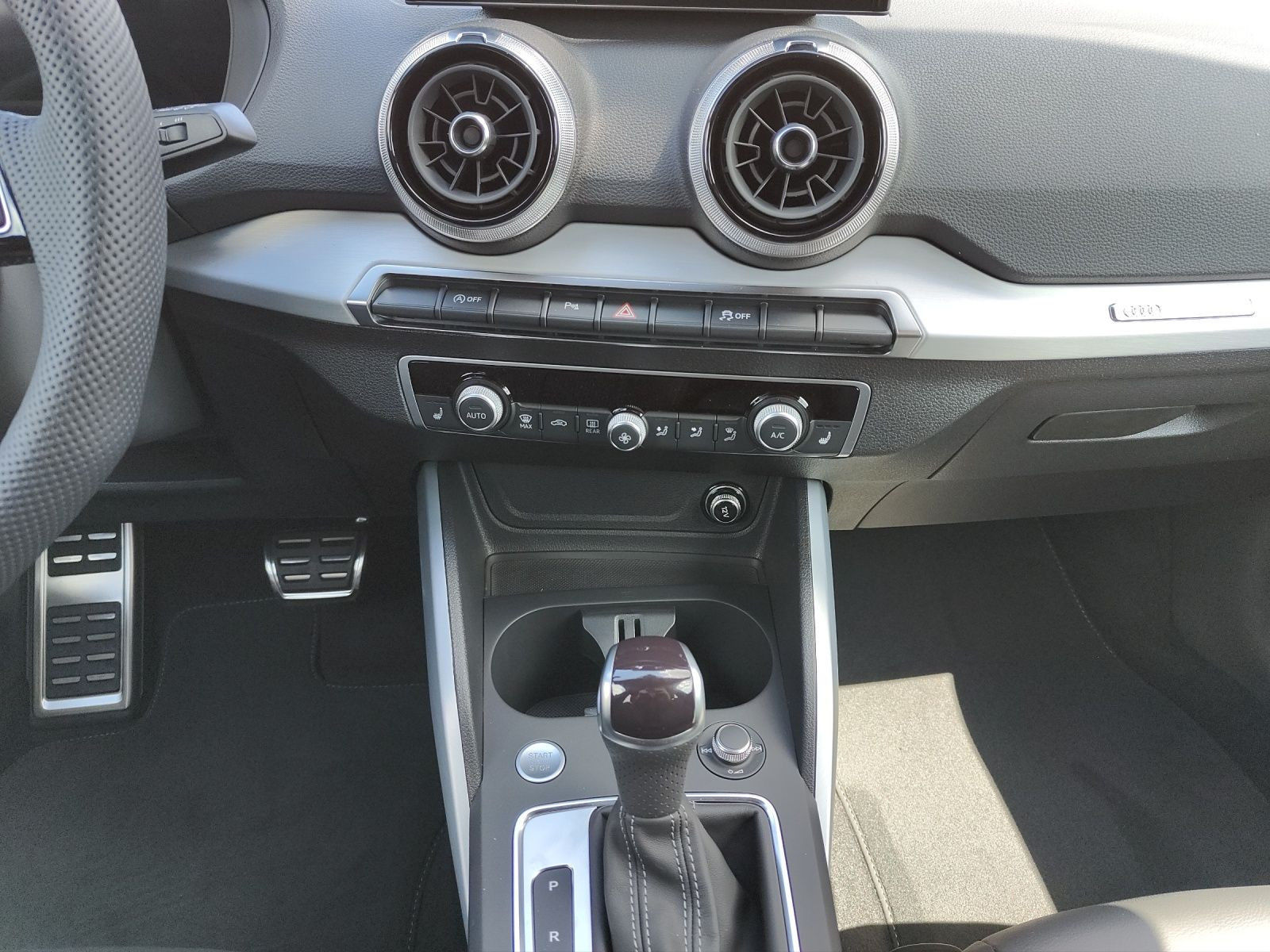 Audi - Q2_8