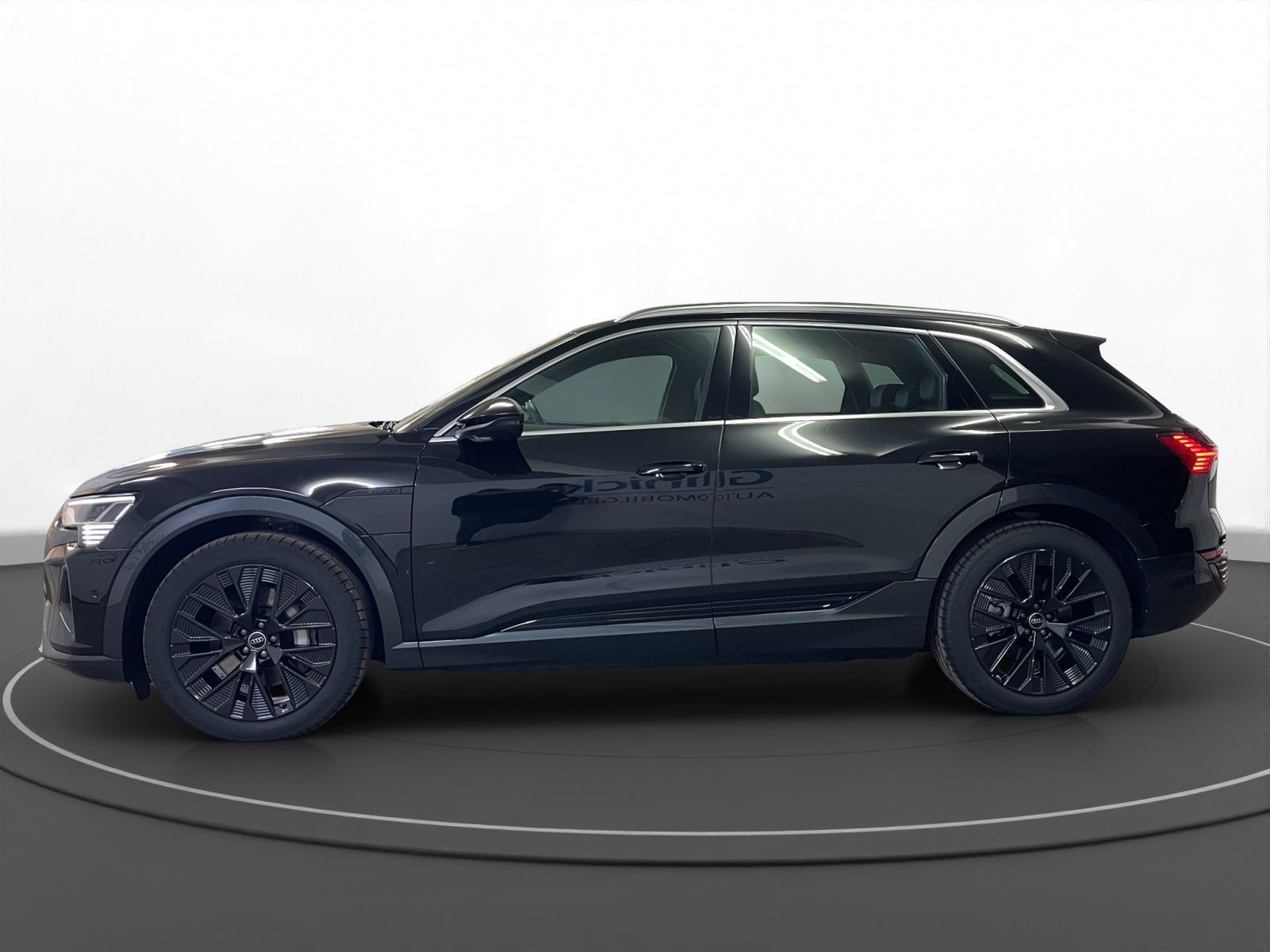 Audi - Q8 e-tron_8