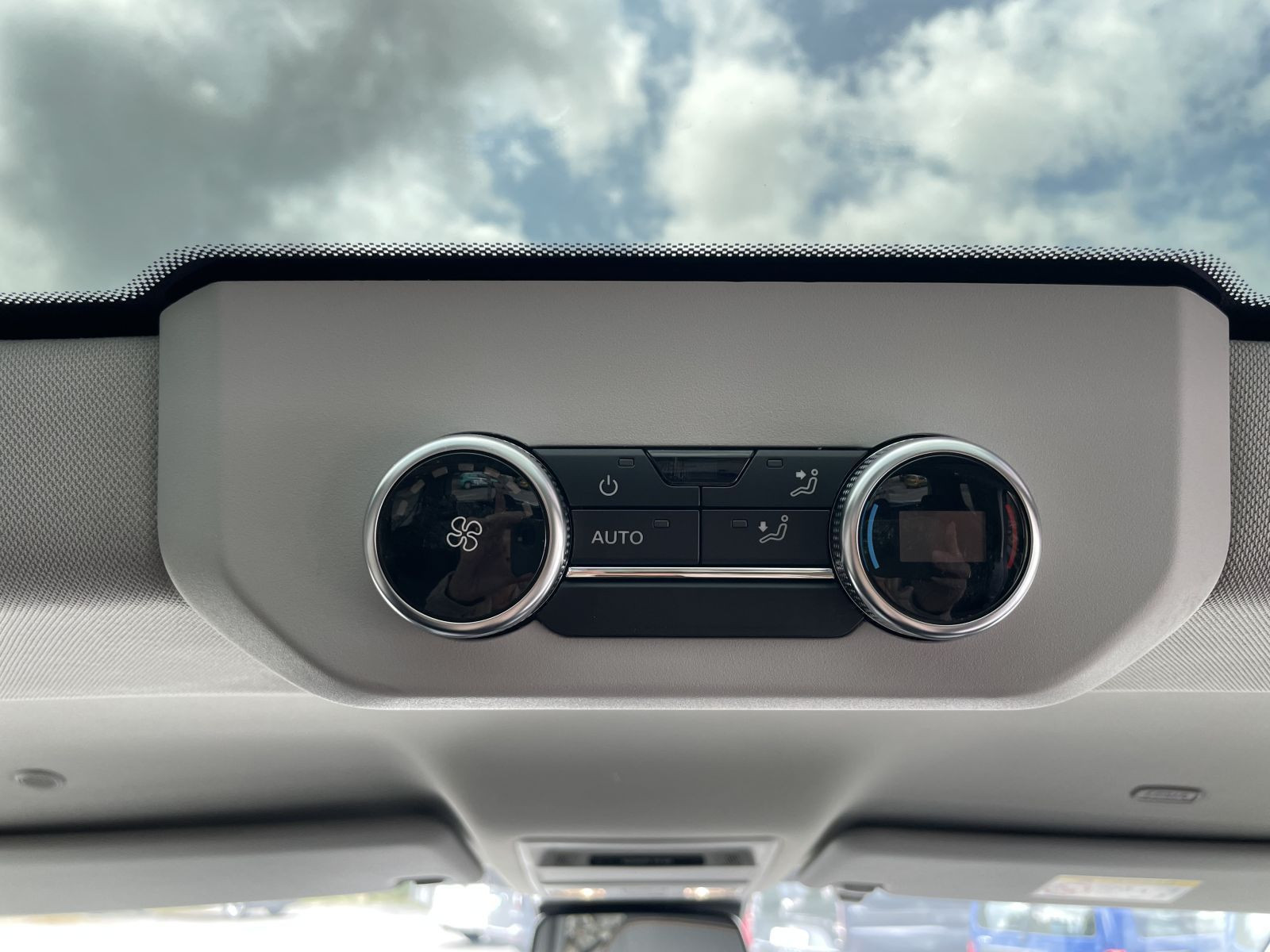 Volkswagen - Caravelle_16