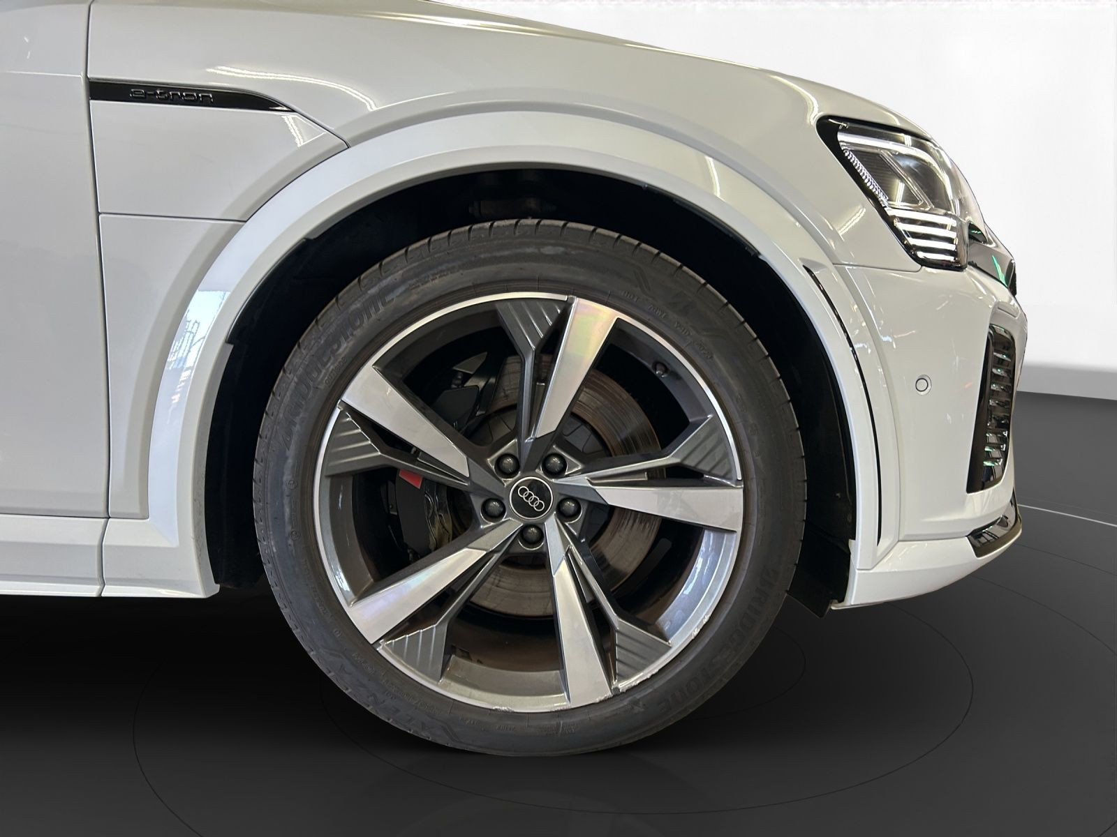 Audi - SQ8 Sportback e-tron_15