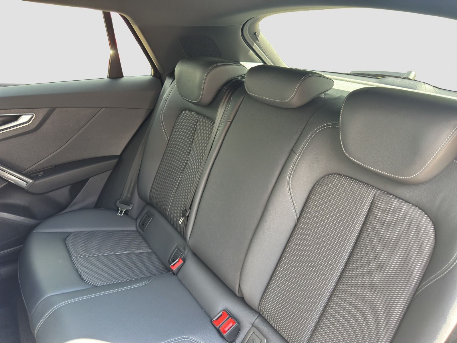 Audi - Q2_15