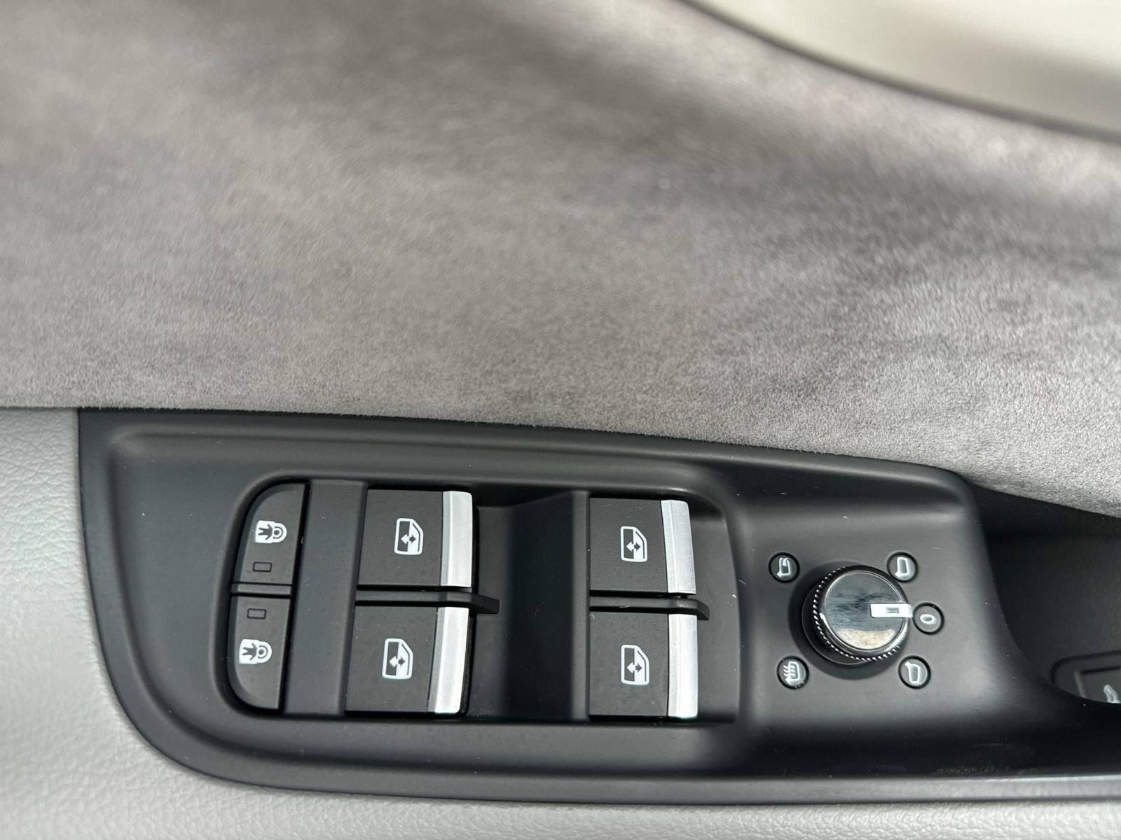 Audi - Q8_18