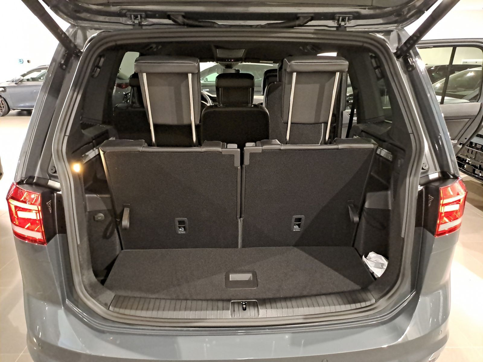 Volkswagen - Touran_19