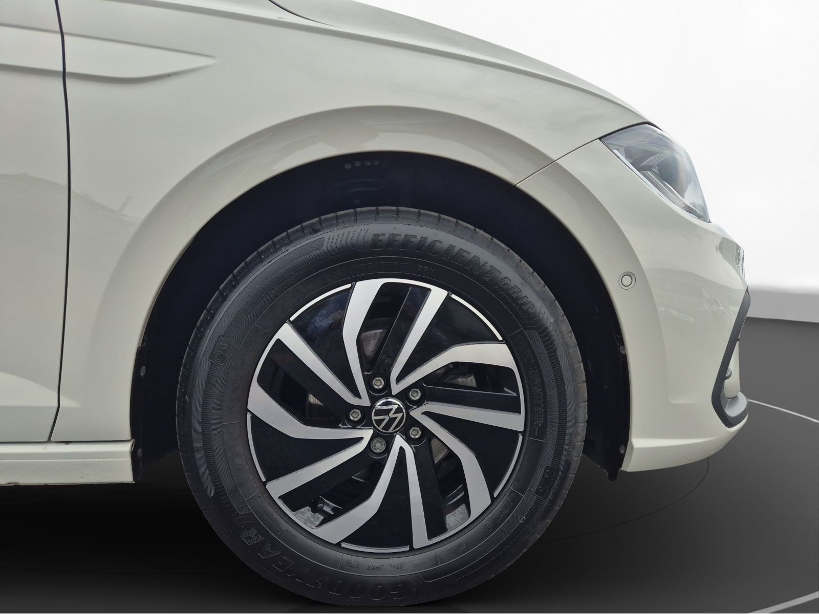 Volkswagen - Polo_11