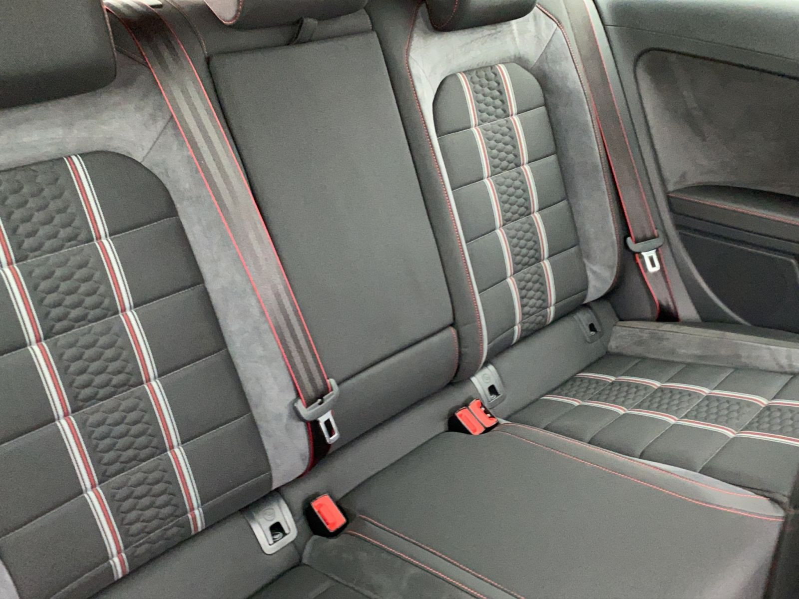 Volkswagen - Golf GTI_21