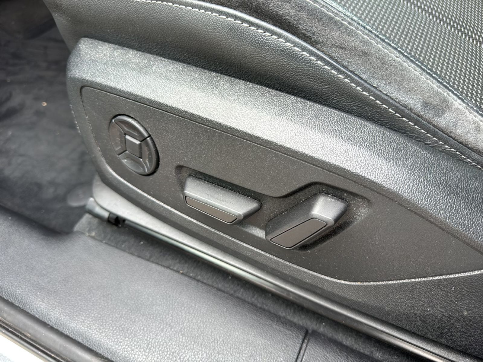 Audi - Q3_23