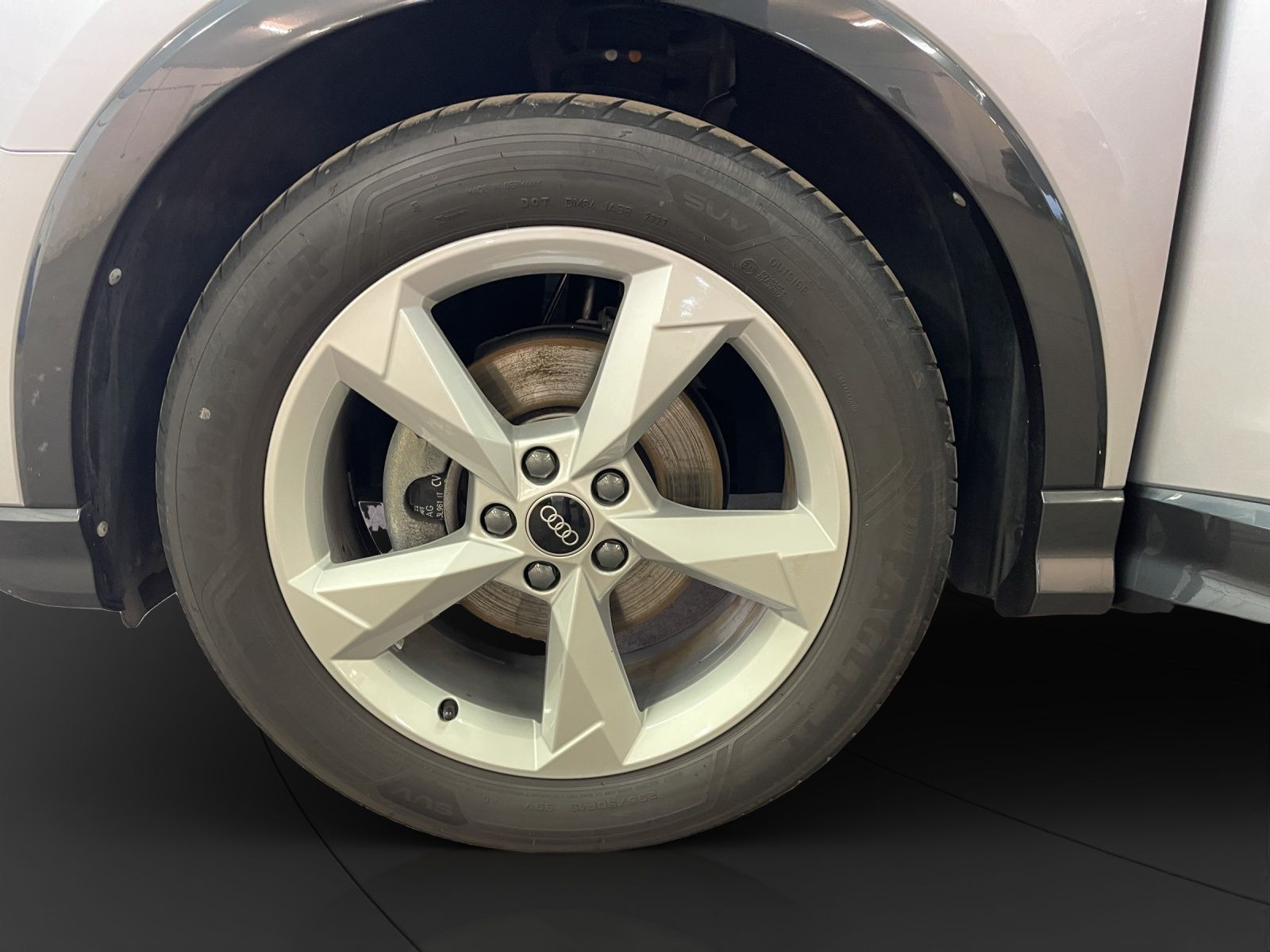 Audi - Q3_13