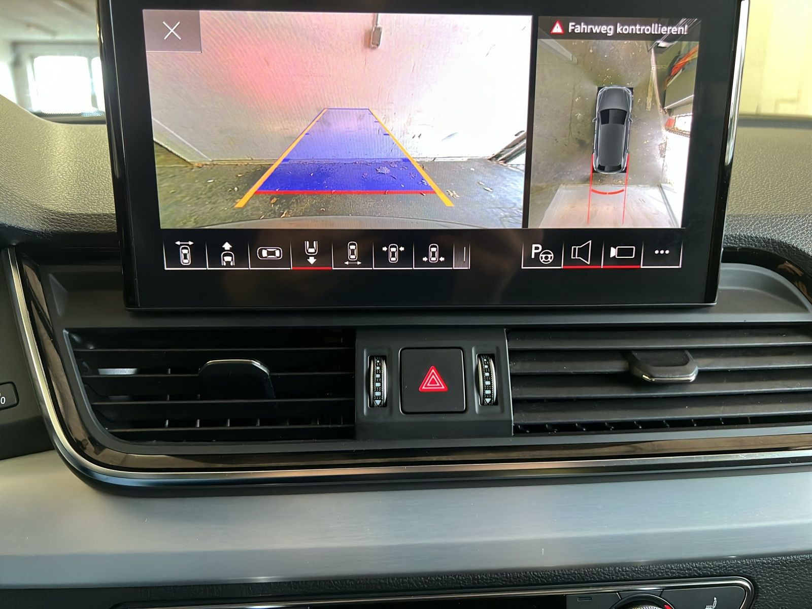 Audi - Q5_25 Audi - Q5_25