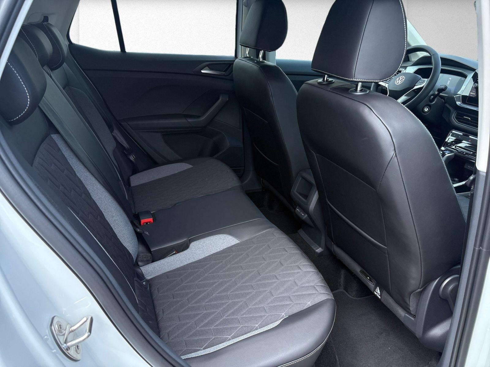 Volkswagen - T-Cross_13