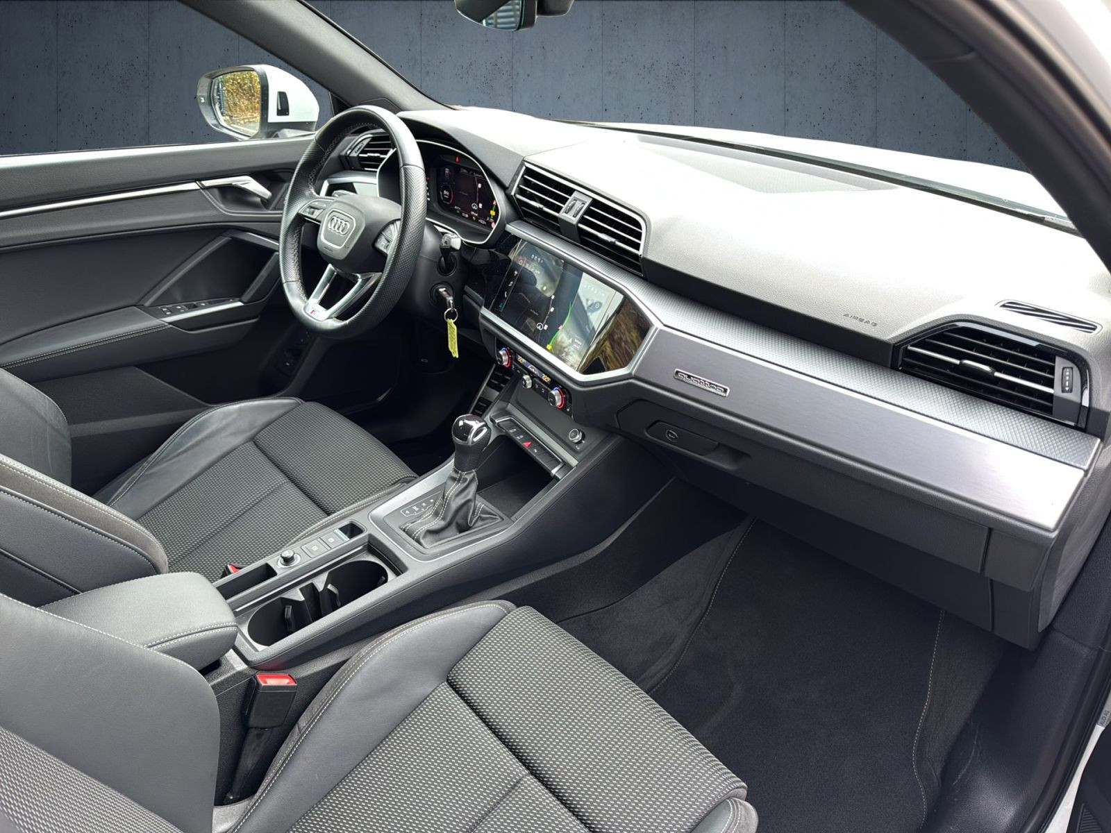 Audi - Q3_14