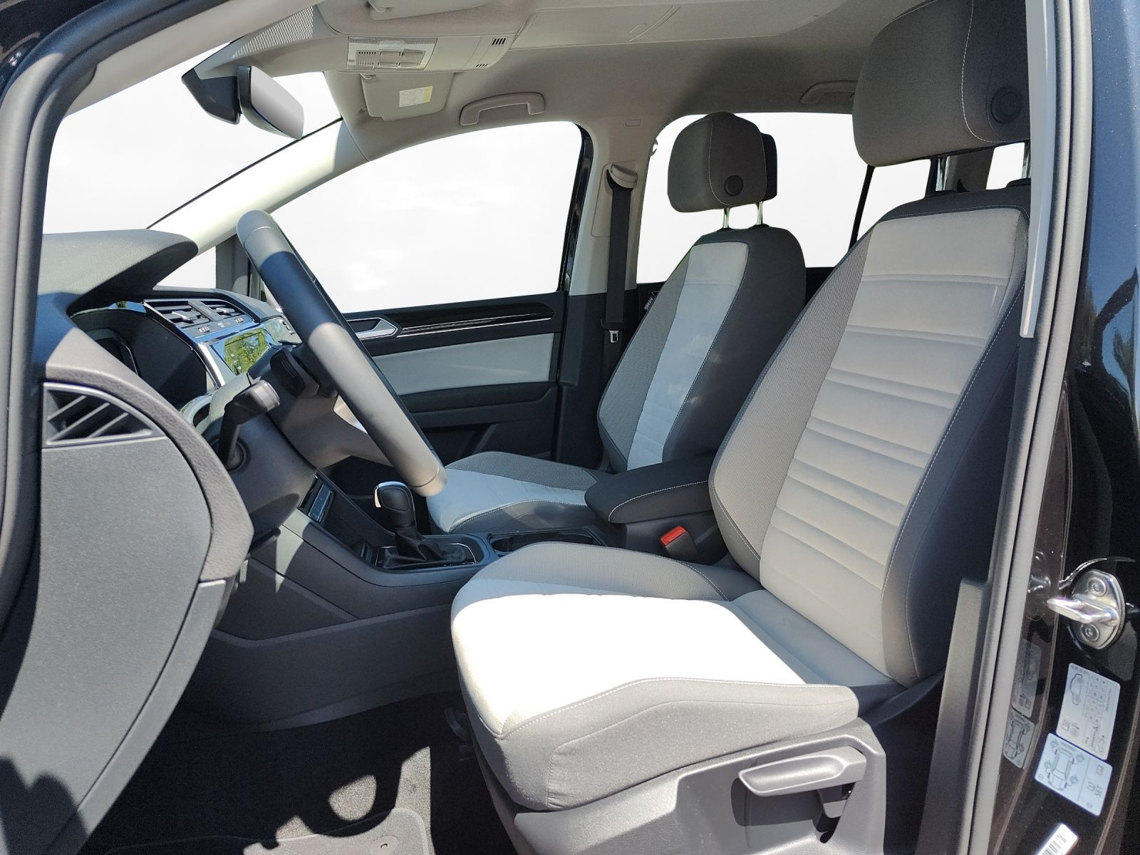 Volkswagen - Touran_2